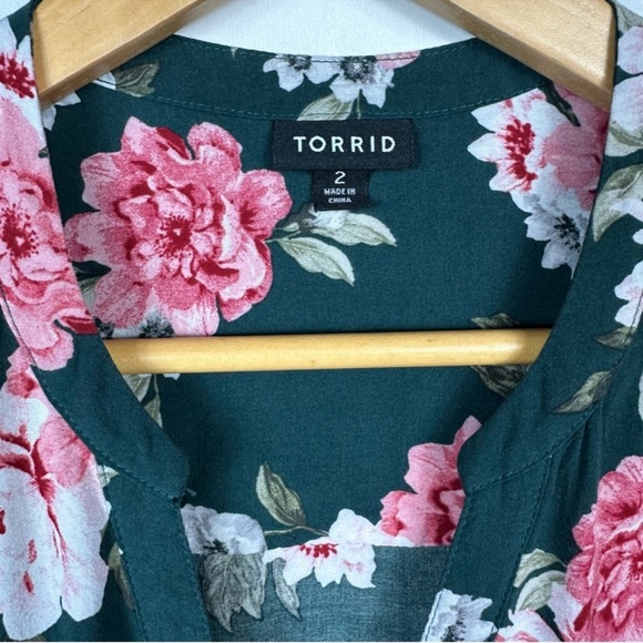 TORRID Emma Babydoll Challis Button Front Green Tunic Floral Size 2 - Picture 3 of 7